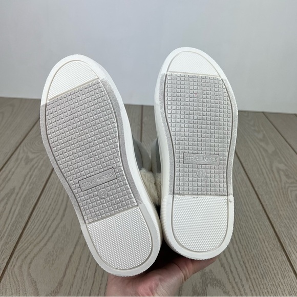 Steve Madden Girls Bunny Little Kid/Big Kid Boots Iridescent Silver $70 - Picture 7 of 9